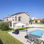 Piccolo Paradiso With Heated Pool, Jacuzzi & Sauna