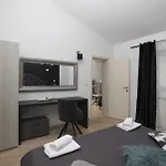 Piccolo Paradiso With Heated Pool, Jacuzzi & Sauna