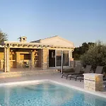 Piccolo Paradiso With Heated Pool, Jacuzzi & Sauna