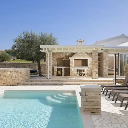 Villa Piccolo Paradiso With Heated Pool, Jacuzzi & Sauna *