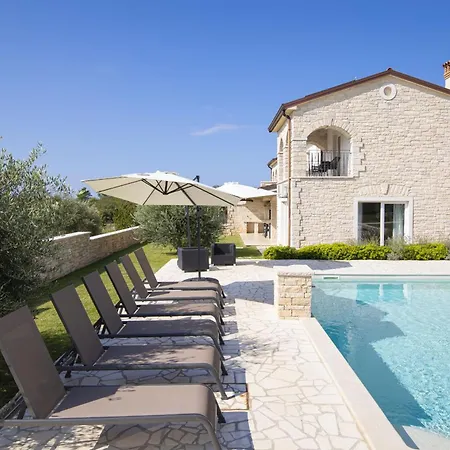 Villa Piccolo Paradiso With Heated Pool, Jacuzzi & Sauna