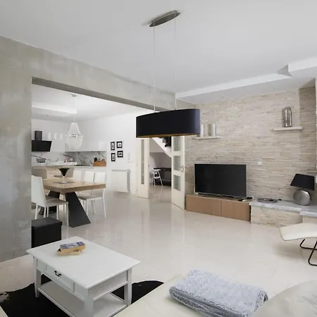 Villa Piccolo Paradiso With Heated Pool, Jacuzzi & Sauna *
