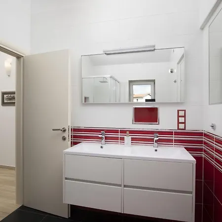 Villa Piccolo Paradiso With Heated Pool, Jacuzzi & Sauna *