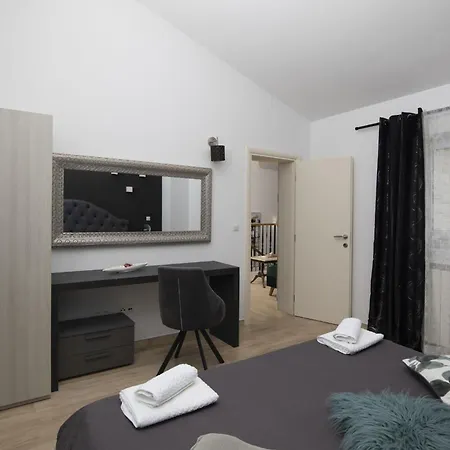 Piccolo Paradiso With Heated Pool, Jacuzzi & Sauna