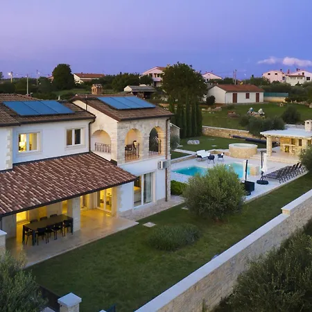 Piccolo Paradiso With Heated Pool, Jacuzzi & Sauna *