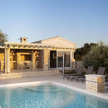 Piccolo Paradiso With Heated Pool, Jacuzzi & Sauna