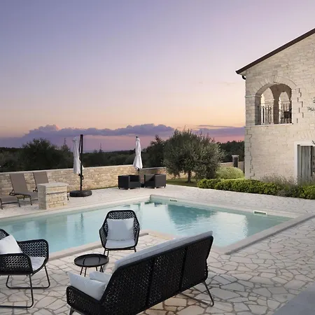 ヴィラ Piccolo Paradiso With Heated Pool, Jacuzzi & Sauna ロヴィンスコ・セロ