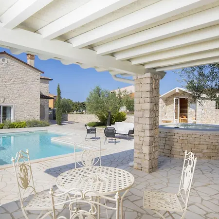 Piccolo Paradiso With Heated Pool, Jacuzzi & Sauna ヴィラ *