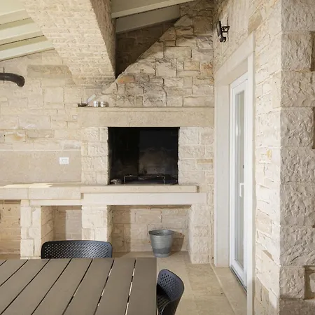 Piccolo Paradiso With Heated Pool, Jacuzzi & Sauna ヴィラ ロヴィンスコ・セロ