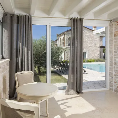 Piccolo Paradiso With Heated Pool, Jacuzzi & Sauna ロヴィンスコ・セロ