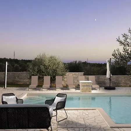 Piccolo Paradiso With Heated Pool, Jacuzzi & Sauna ロヴィンスコ・セロ