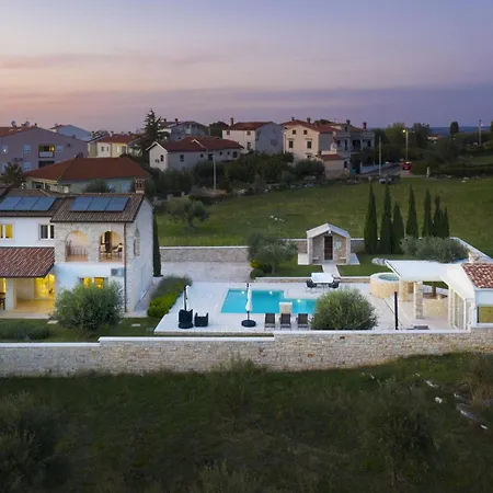 Piccolo Paradiso With Heated Pool, Jacuzzi & Sauna *