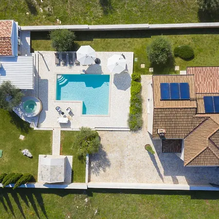 ヴィラ Piccolo Paradiso With Heated Pool, Jacuzzi & Sauna *