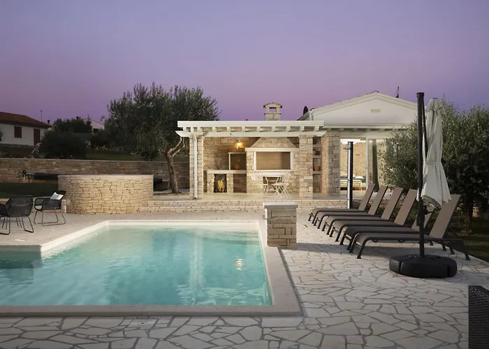 Vila Piccolo Paradiso With Heated Pool, Jacuzzi & Sauna *