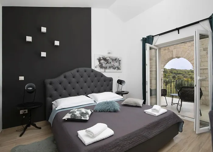 Piccolo Paradiso With Heated Pool, Jacuzzi & Sauna