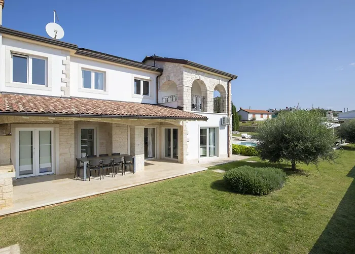 Piccolo Paradiso With Heated Pool, Jacuzzi & Sauna