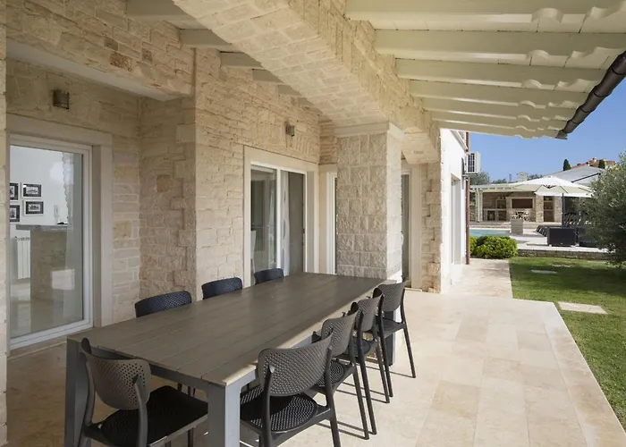 Vila Piccolo Paradiso With Heated Pool, Jacuzzi & Sauna Rovinjsko Selo