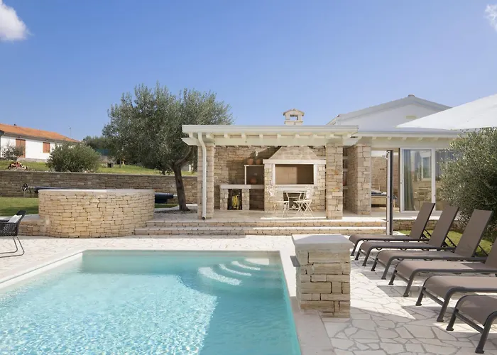 Vila Piccolo Paradiso With Heated Pool, Jacuzzi & Sauna *