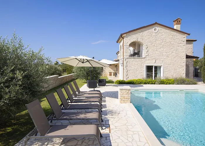 Vila Piccolo Paradiso With Heated Pool, Jacuzzi & Sauna