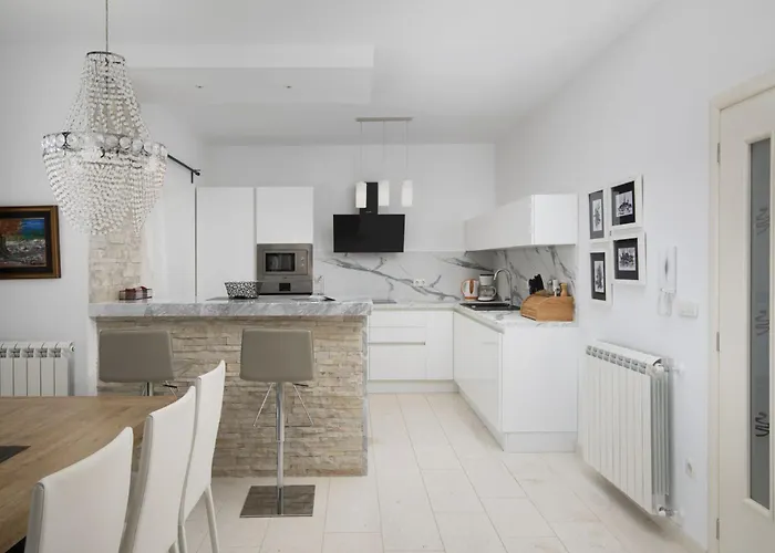 Vila Piccolo Paradiso With Heated Pool, Jacuzzi & Sauna