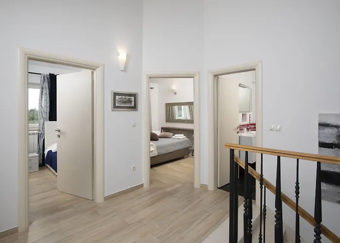 Piccolo Paradiso With Heated Pool, Jacuzzi & Sauna