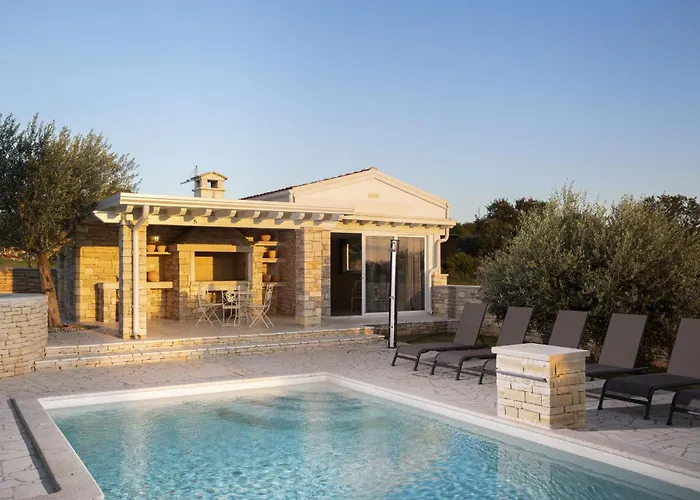 Piccolo Paradiso With Heated Pool, Jacuzzi & Sauna