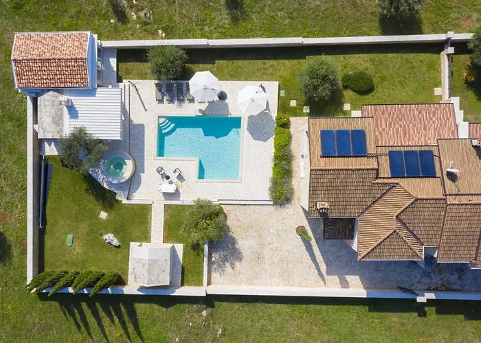 Vila Piccolo Paradiso With Heated Pool, Jacuzzi & Sauna *